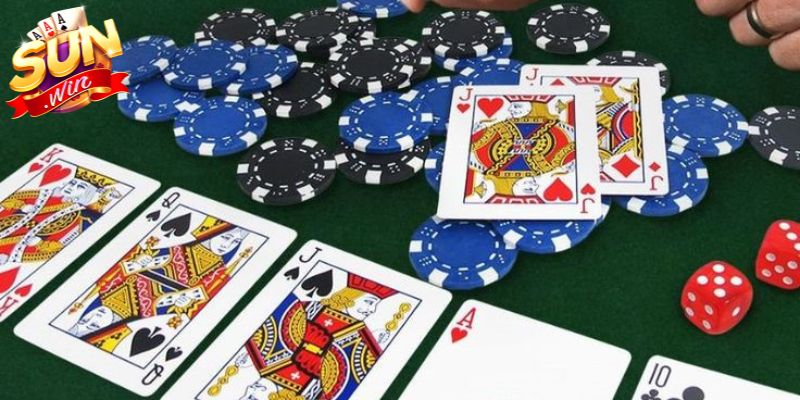 Bốn vòng cược làm pot thay đổi sau từng lá ngửa